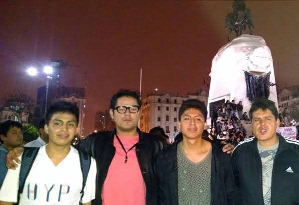 Ernesto Mogrovejo, Suriel Chacon y Roger Ccoa en la Marcha contra la Ley Laboral Juvenil
