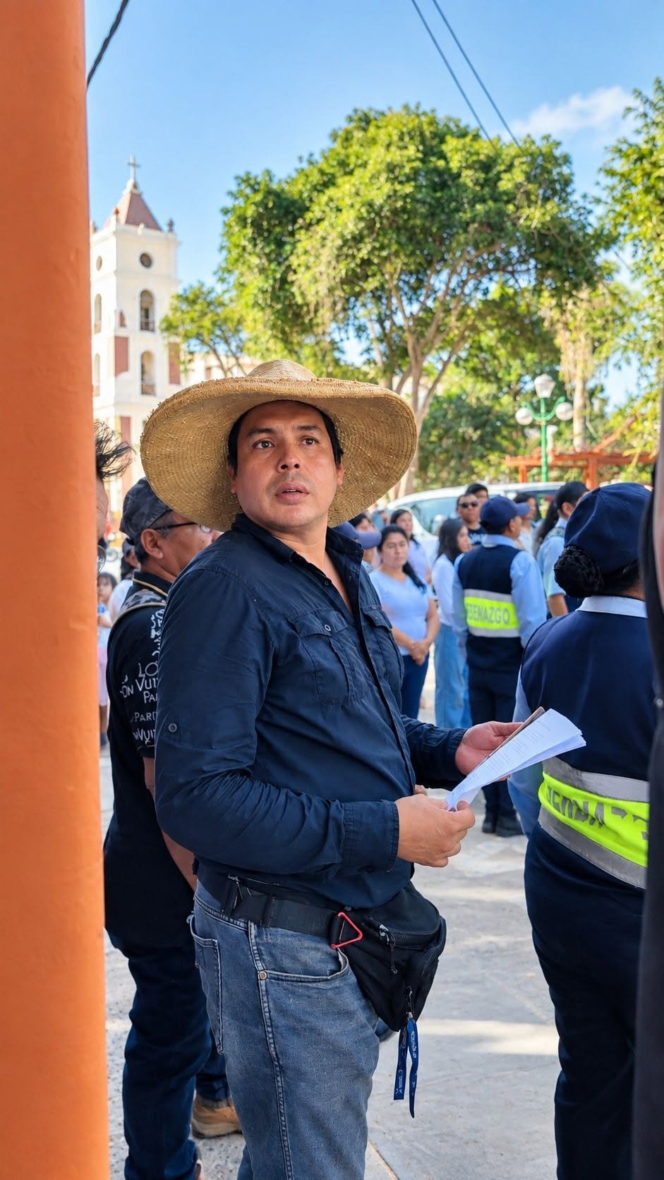 Mogrovejo despidiendo a Lelis Rebolledo